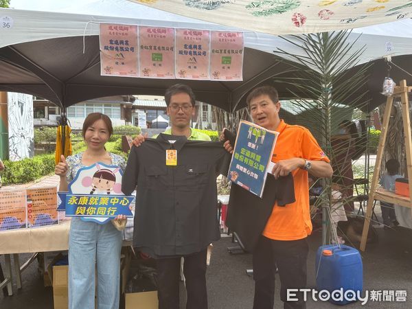 ▲勞動部雲嘉南分署永康就業中心15日在玉井區淺山故事館舉辦徵才活動，計有6家廠商釋出超過300個工作機會，吸引眾多民眾前來求職。（圖／記者林東良翻攝，下同）