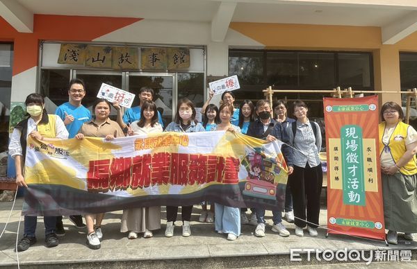 ▲勞動部雲嘉南分署永康就業中心15日在玉井區淺山故事館舉辦徵才活動，計有6家廠商釋出超過300個工作機會，吸引眾多民眾前來求職。（圖／記者林東良翻攝，下同）