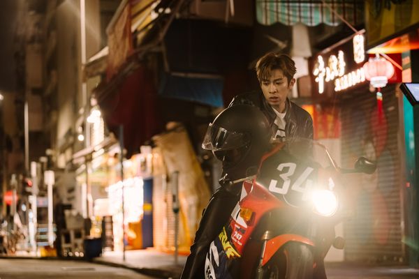 ▲▼Tyson Yoshi摔爛百萬跑車：快破產了！　與兄弟同時愛上她想當反派。（圖／想不到音樂工作室提供）