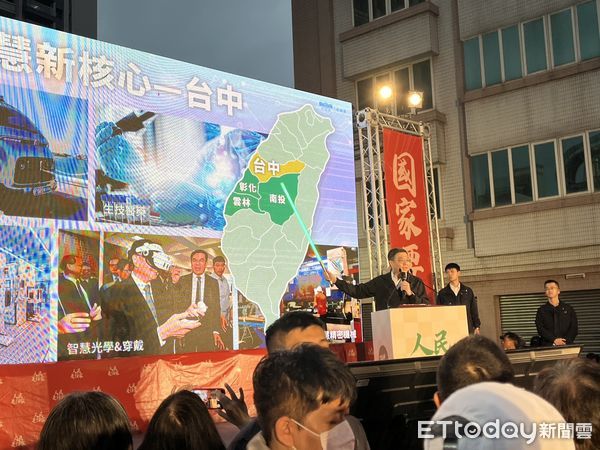 ▲▼行政院長卓榮泰手持光劍在「人民是頭家」政策宣講會–台中場開講。（圖／記者杜冠霖攝）