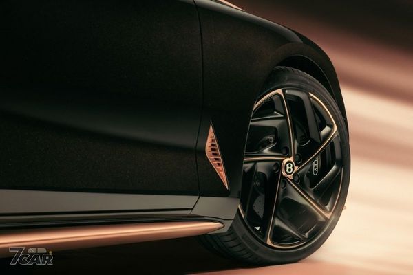 首度採用 3D 列印玫瑰金細節　Bentley「The Black Rose」Batur 正式登場
