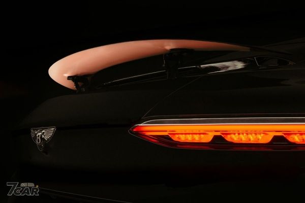 首度採用 3D 列印玫瑰金細節　Bentley「The Black Rose」Batur 正式登場