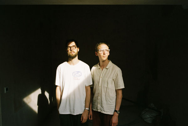 ▲英國電子靈魂雙人天團「HONNE」即將在3月28日再度來台。（圖／Wonderful Entertainment Asia提供）