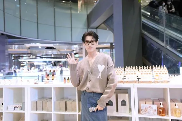 ▲邱宇辰出席香氛一日店長活動。（圖／Ease香氛提供）