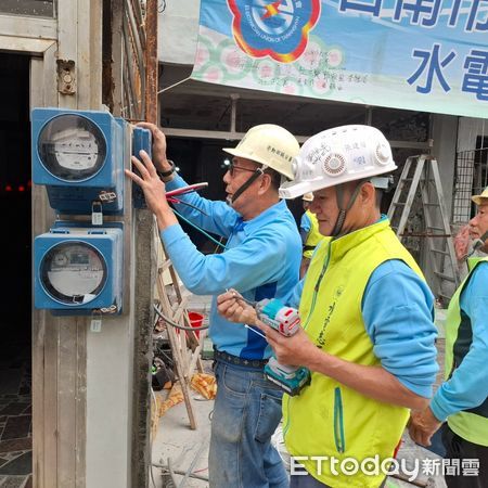 ▲台南市勞工局「做工行善團」，16日志工們兵分五路前往南區、柳營區、楠西區2處及玉井區進行房屋修繕工作，持續為弱勢族群創造更多福祉。（圖／記者林東良翻攝，下同）
