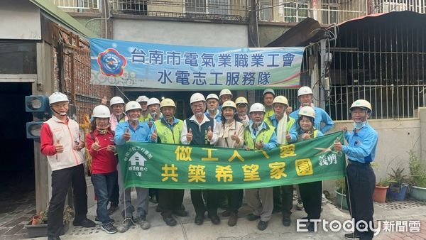 ▲台南市勞工局「做工行善團」，16日志工們兵分五路前往南區、柳營區、楠西區2處及玉井區進行房屋修繕工作，持續為弱勢族群創造更多福祉。（圖／記者林東良翻攝，下同）