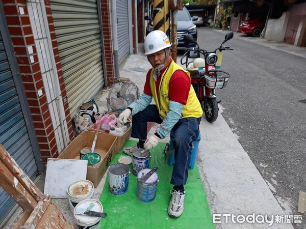 ▲台南市勞工局「做工行善團」，16日志工們兵分五路前往南區、柳營區、楠西區2處及玉井區進行房屋修繕工作，持續為弱勢族群創造更多福祉。（圖／記者林東良翻攝，下同）