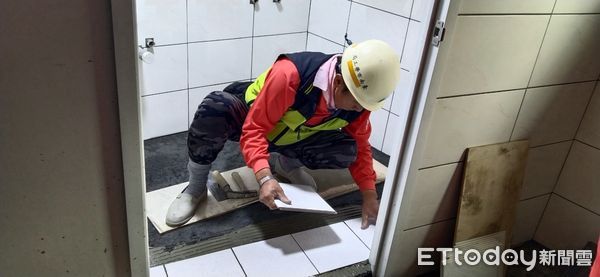 ▲台南市勞工局「做工行善團」，16日志工們兵分五路前往南區、柳營區、楠西區2處及玉井區進行房屋修繕工作，持續為弱勢族群創造更多福祉。（圖／記者林東良翻攝，下同）