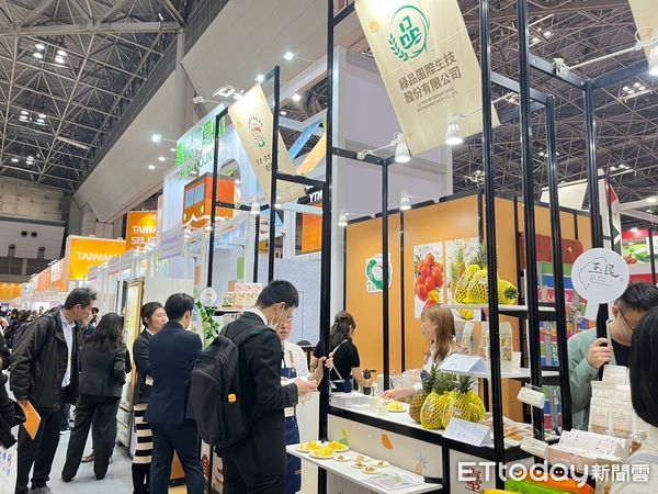 ▲台南市長黃偉哲率領台南優質農產品業者參加2025年日本東京食品展，在展會期間，台南館吸引眾多國際買家洽談合作，4天訂單上看4.2億參展成績亮眼。（圖／記者林東良翻攝，下同）