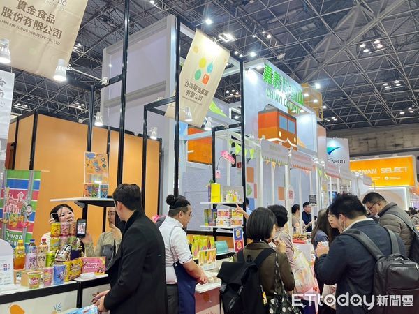 ▲台南市長黃偉哲率領台南優質農產品業者參加2025年日本東京食品展，在展會期間，台南館吸引眾多國際買家洽談合作，4天訂單上看4.2億參展成績亮眼。（圖／記者林東良翻攝，下同）