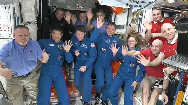 ▲▼SpaceX的乘龍號停靠ISS並打開艙門後，4 名SpaceX成員和7名Expedition 72機組人員共同參加了歡迎儀式。（圖／翻攝自NASA）