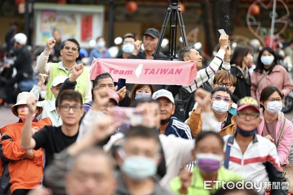▲高雄宣講！邱議瑩、許智傑、李柏毅、李昆澤共同發聲挺，相約3／29力挺卓榮泰             。（圖／記者陳弘修翻攝）