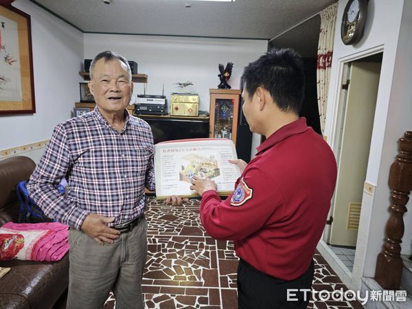▲台南市佳里區一處透天厝發生火警且有延燒之虞，民眾出門未將火源關閉，所幸有安裝火災警報器，鄰居聽聞警報聲響協助報案，警消迅速關閉火源協助排煙，無人受傷。（圖／記者林東良翻攝，下同）