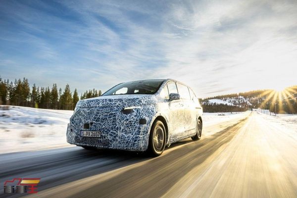 搭載 4MATIC 全時四輪驅動系統與後輪轉向技術　Mercedes-Benz 新世代 MPV 進行最終測試