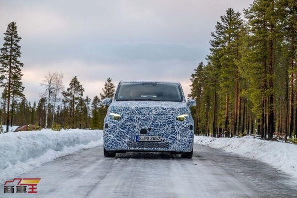 搭載 4MATIC 全時四輪驅動系統與後輪轉向技術　Mercedes-Benz 新世代 MPV 進行最終測試