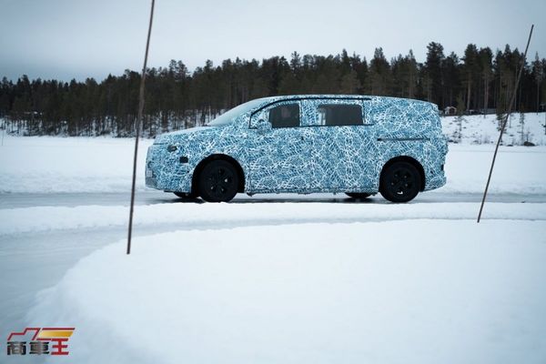 搭載 4MATIC 全時四輪驅動系統與後輪轉向技術　Mercedes-Benz 新世代 MPV 進行最終測試