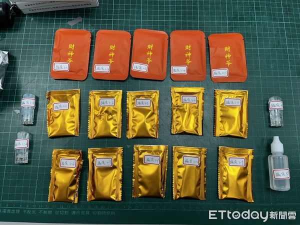 ▲▼高雄男巷口違停見巡邏車神情詭異露餡　車內藏3顆「喪屍煙彈」慘了。（圖／記者賴文萱翻攝）