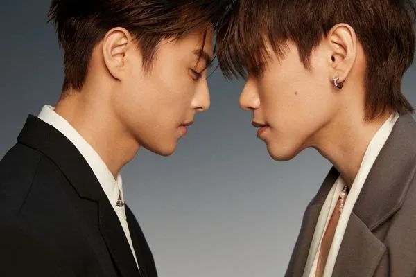 ▲▼王子（邱勝翊）、邱宇辰為了單曲〈CANDY〉拍攝形象照，深情對望差點崩潰。（圖／喜鵲娛樂提供）