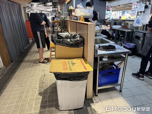 ▲衛生局今日到攤商稽查 。（圖／記者許宥孺翻攝）