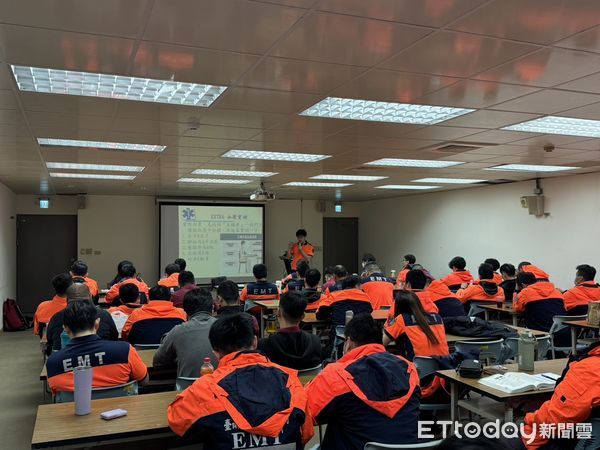 ▲台南市消防局第四大隊於17日及19日分兩梯次辦理所屬中級救護技術員複訓，本次複訓加強救護技術員的實務技能與應變能力。（圖／記者林東良翻攝，下同）