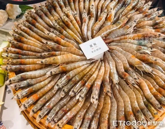 ▲「灑椒麻辣鴛鴦火鍋」，近期推出9周年活動，只要客人身分證字號同時有「2」跟「9」，餐廳立即送100隻蝦。。（圖／高雄美食地圖提供）