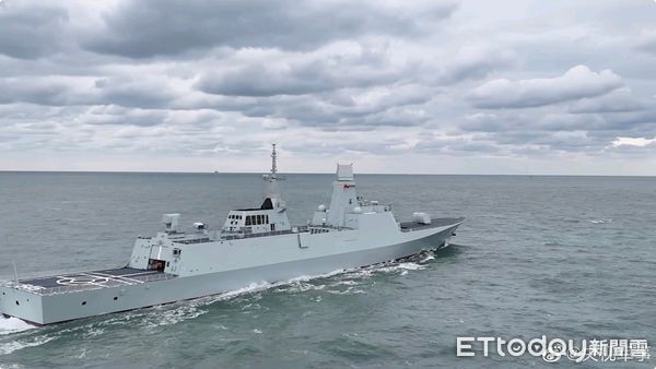 ▲▼解放軍海軍最新型054B隱形護衛艦首艦「漯河」號。（圖／翻攝自陸媒）