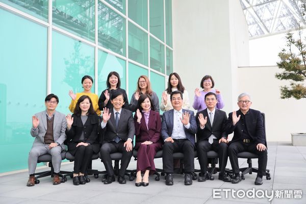 ▲台南市美術館召開第5屆董監事會議，市長黃偉哲敦聘中華民國畫廊協會秘書長游文玫女士擔任董事長、知名策展人龔卓軍擔任館長。 （圖／記者林東良翻攝，下同）