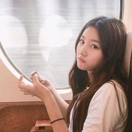 ▲李伊發文，被猜測是指金賽綸。（圖／翻攝李伊、金賽綸Instagram）