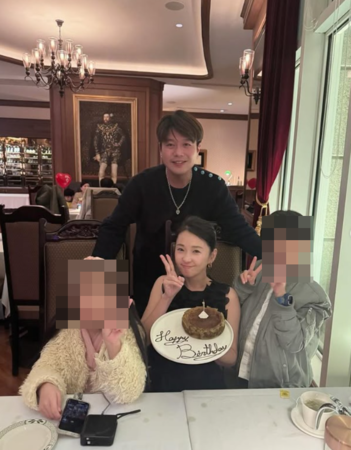 ▲李易一家四口為六月慶生。（圖／翻攝自李易Instagram）