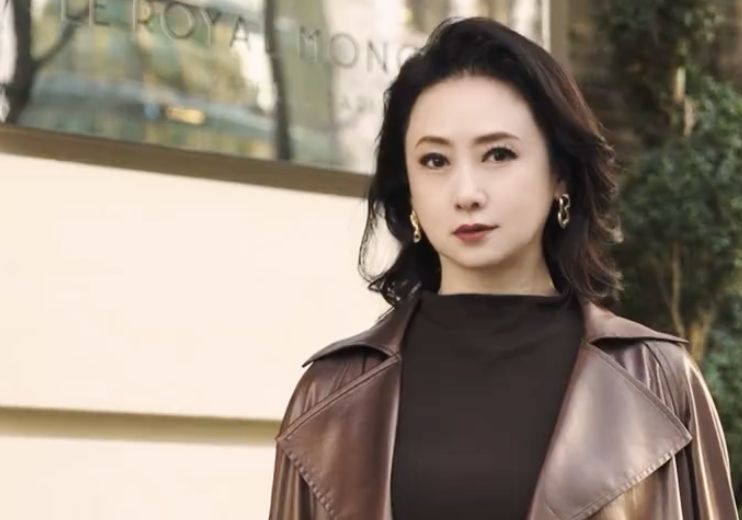 ▲56歲翁虹在聯合國教科文組織旗下的論壇上演說。（圖／翻攝翁虹微博）