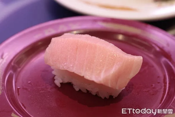 ▲壽司郎極上鮪魚大腹。（圖／記者黃士原攝）