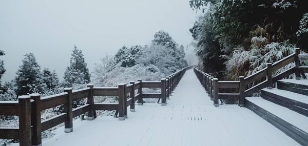 ▲▼太平山下冰霰成北國美景。（圖／太平山莊提供，下同）