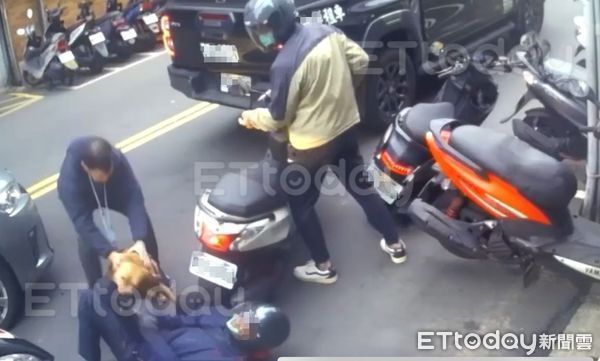 ▲比特犬11天「開窗襲擊」2騎士　飼主聲稱激動掙脫項圈惹禍。