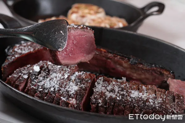 ▲A CUT牛排館春季新菜。（圖／記者黃士原攝）