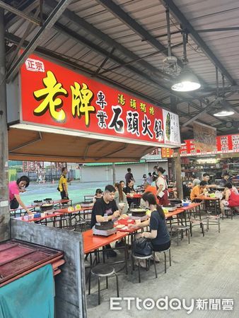 ▲▼   嘉義出生網紅回故鄉逛夜市，發現曾經人山人海的嘉樂福夜市沒落    。（圖／記者翁伊森攝）