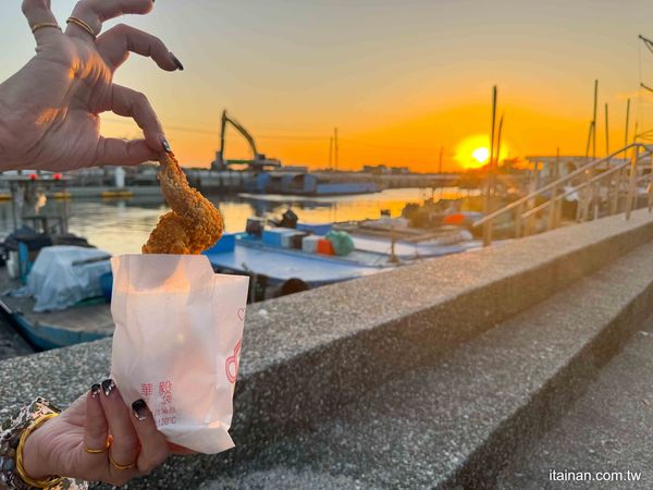 ▲▼雞排50元、雞翅15元!七股隱藏版在地老味道「龍山宮廟口無名炸雞排」七股龍山宮無名鹽酥雞。（圖／部落客台南好Food遊授權提供）