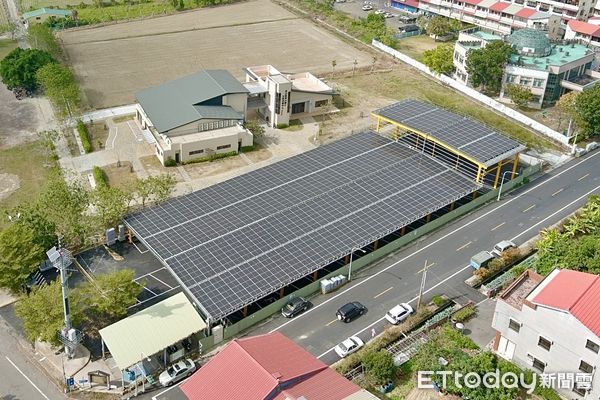 ▲台南市東山區公所建置「東山路外光電停車場」於18日上午舉行啟用典禮，市長黃偉哲親臨主持。（圖／記者林東良翻攝，下同）
