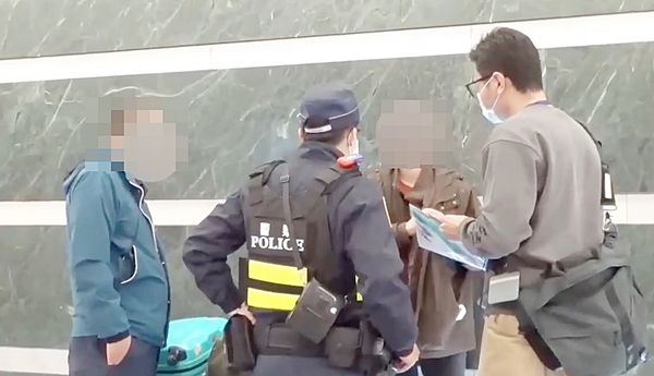 ▲張姓男子日前在桃園機場第一航廈持單程機票欲出境前往泰國曼谷，所幸航警及時攔阻。（圖／航警局提供）
