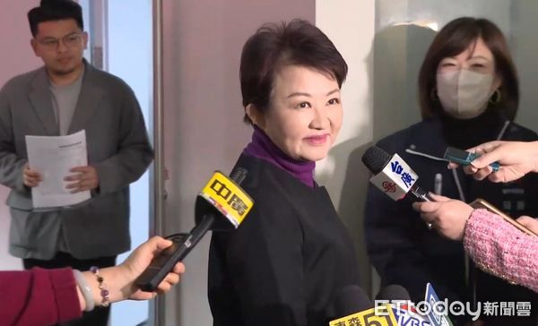 ▲遭嗆回歸家庭　盧秀燕眼神銳利送柯建銘一句「媽媽原諒你！」。（圖／記者游瓊華翻攝）