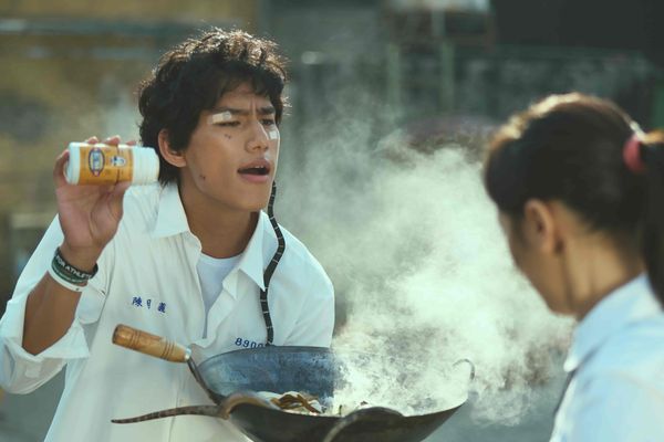 ▲柯震東與朱軒洋在九把刀《功夫》中飾演魯蛇死黨、戴立忍飾演身懷蓋世武功的流浪漢黃駿、王淨飾演同班同學乙晶。（圖／麻吉砥加提供）