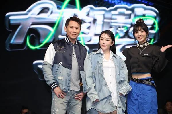 ▲▼陶喆（左起）、温嵐、木木錄三立節目《大學聲》。（圖／三立提供）