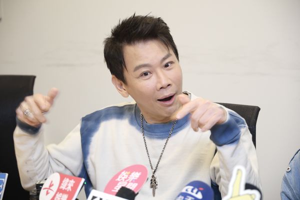 ▲▼陶喆（左起）、温嵐、木木錄三立節目《大學聲》。（圖／三立提供）