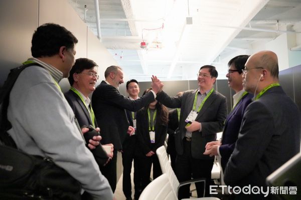 ▲▼市府團隊與NVIDIA機器人技術與邊緣人工智慧事業部門副總裁進行高雄智慧燈塔計畫研討與合作機會。（圖／高市府提供）
