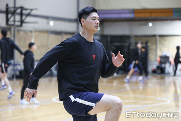 ▲中華男籃胡瓏貿練球。（圖／記者林敬旻攝）