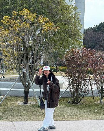 ▲孫藝真結婚3年罕見放閃！　出遊「依偎玄彬」零變裝 。（圖／翻攝自孫藝真IG）