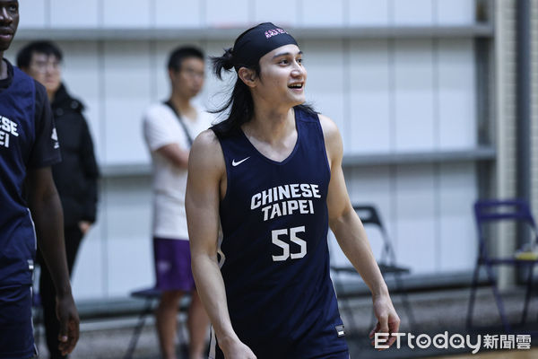 ▲中華男籃高錦瑋練球。（圖／記者林敬旻攝）