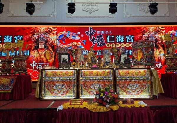 ▲中壢仁海宮建廟200周年春酒餐會，首度恭請「最大咖」女神蒞臨
