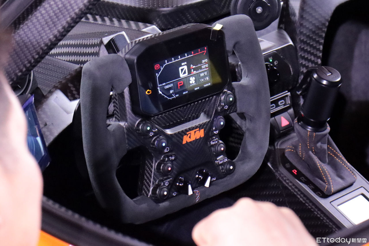 ▲2368萬起！KTM「可上路四輪賽車」台灣開賣　戰鬥機座艙蓋超吸睛。（圖／記者張慶輝攝）