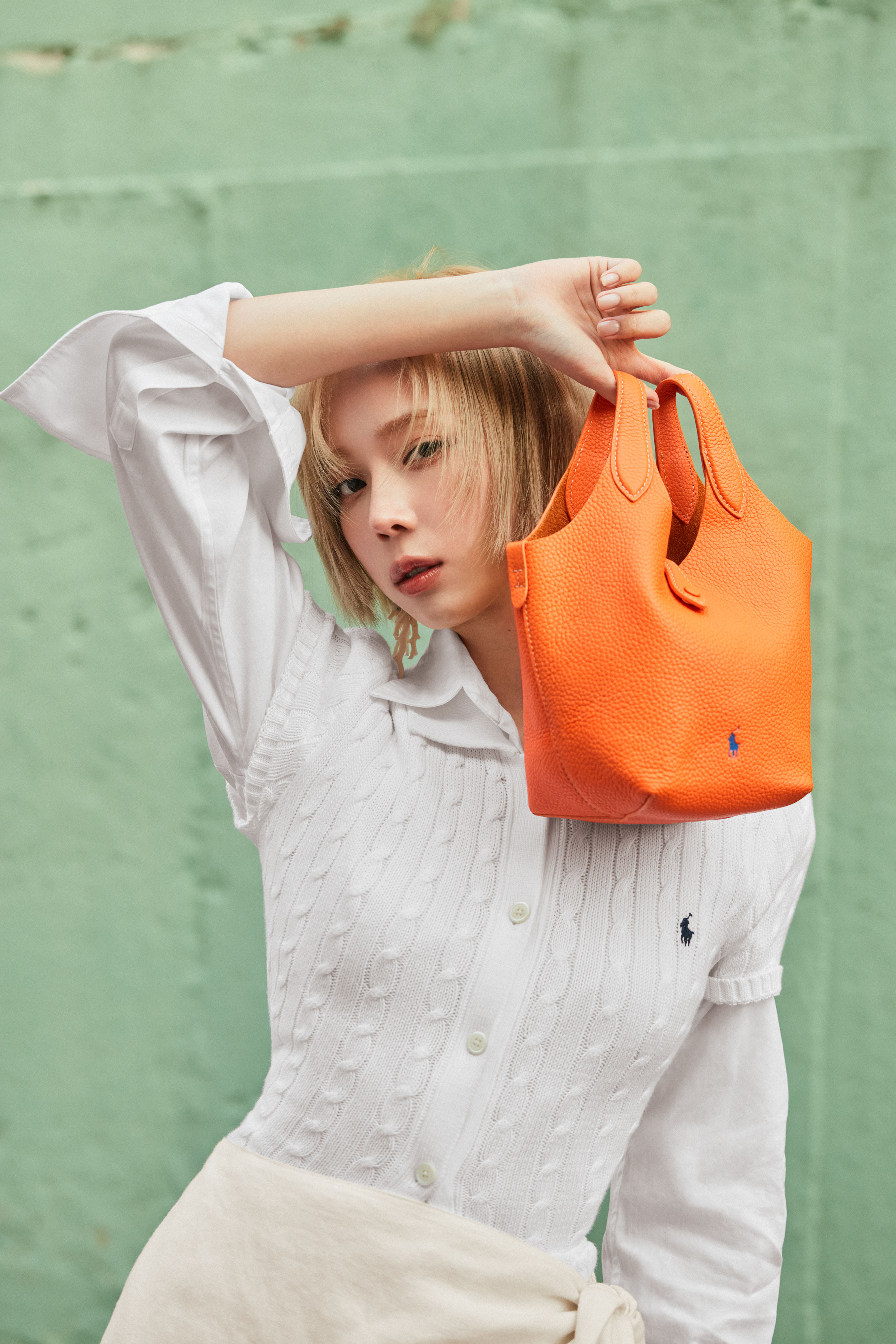 ▲▼   Sana、Winter拎新菜籃包「Polo Play」 。（圖／品牌提供）