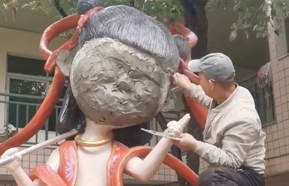 ▲廣東萬竹園公園的哪吒雕塑臉部太醜惹議。（圖／翻攝微博）